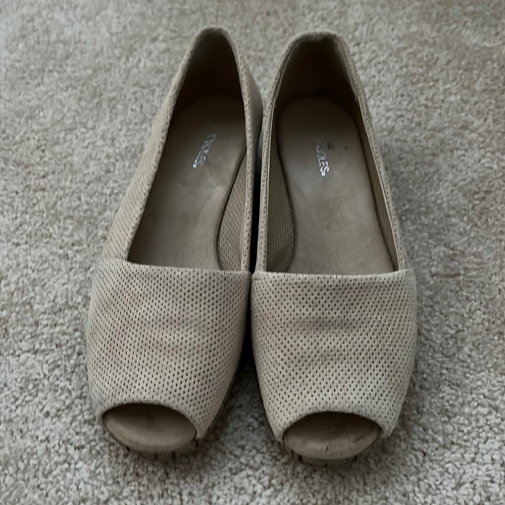 Aerosols peep toe wedge